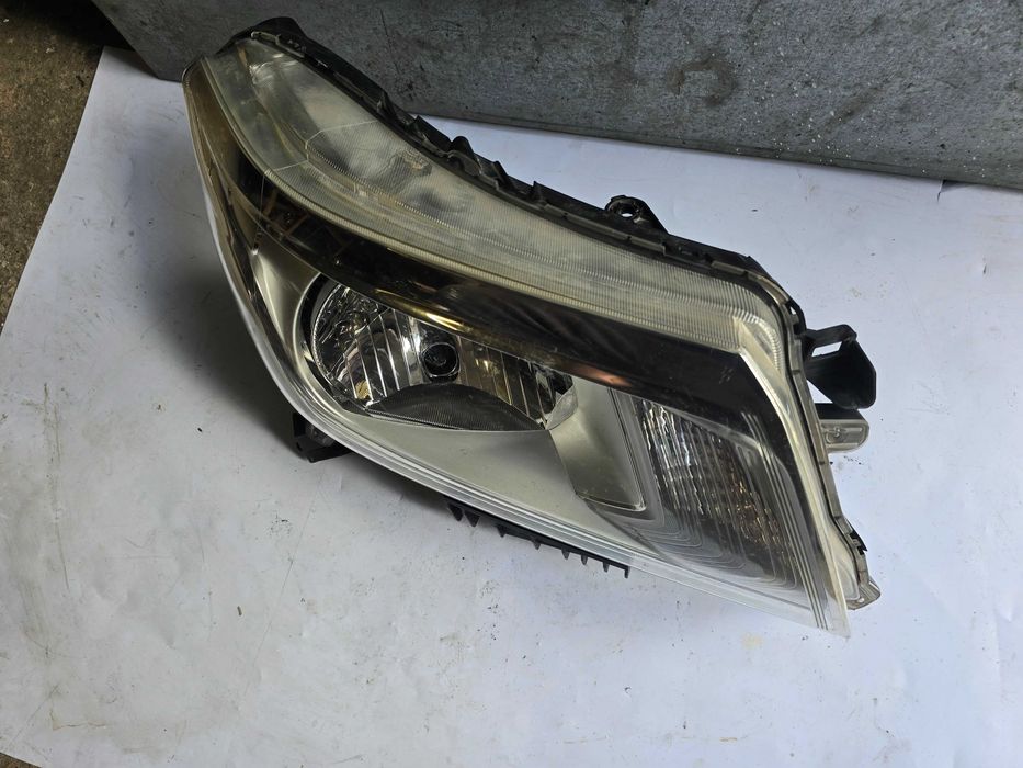 lampa przód Nissan Navara IV D23