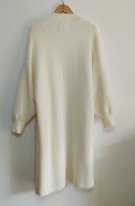 Casaco comprido branco-pérola