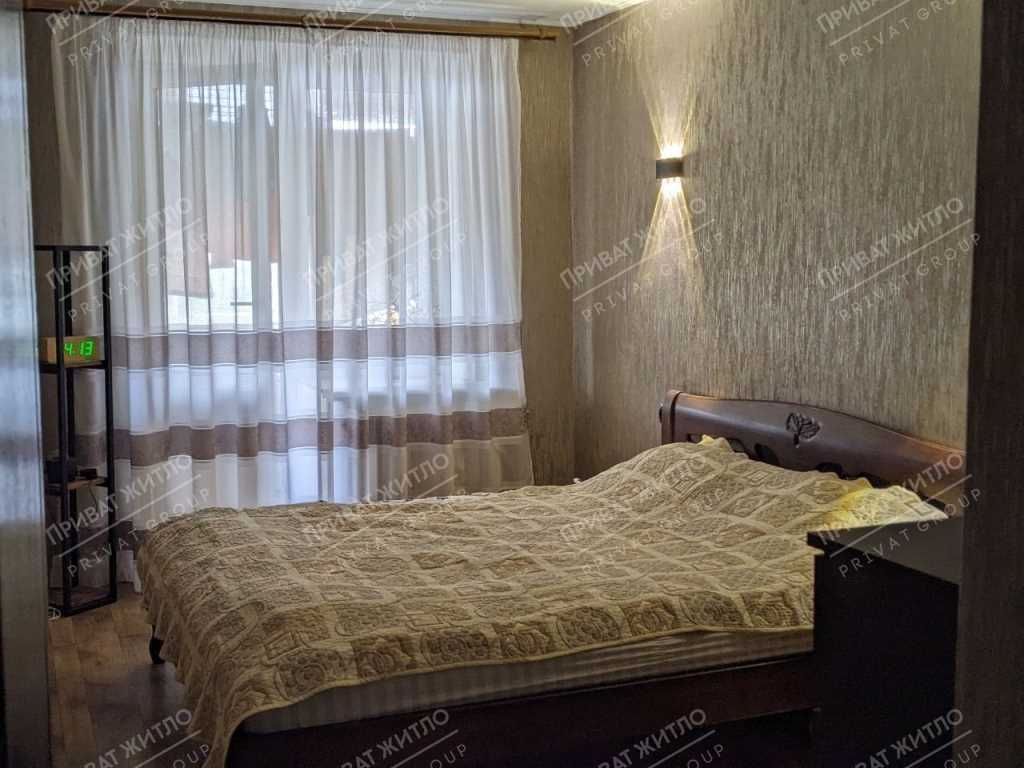 Гарна трикімнатна квартира в районі - "Мотель".