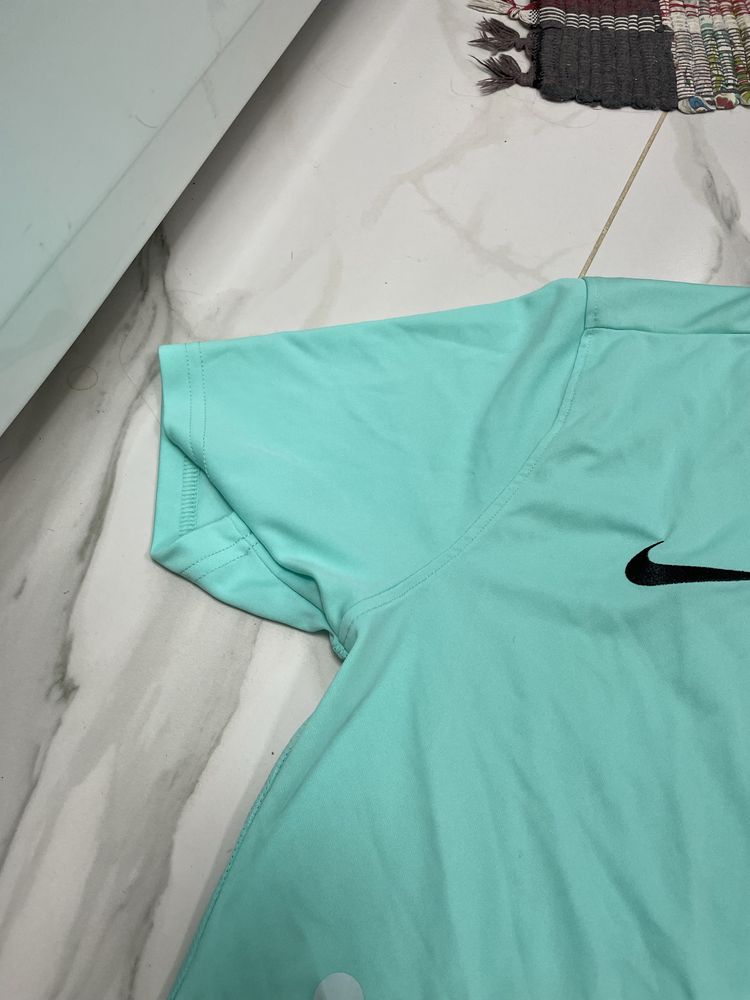 Чоловіча футболка L nike dri fit оригінал