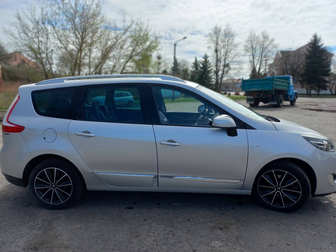 Renault Grand Scenic 2013 р (автомат)