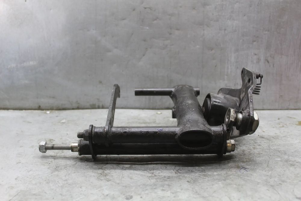 Piaggio X10 125 wahacz mocowanie silnika