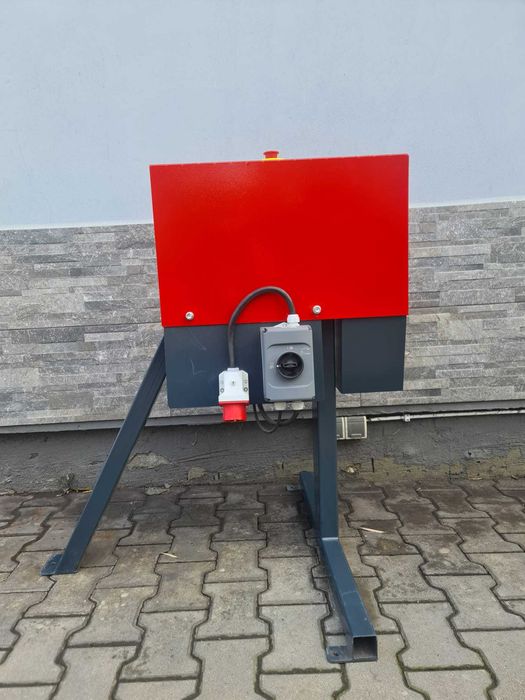 Maszyna do obrabiania choinek, pni choinkowych -strugarka -frezarka