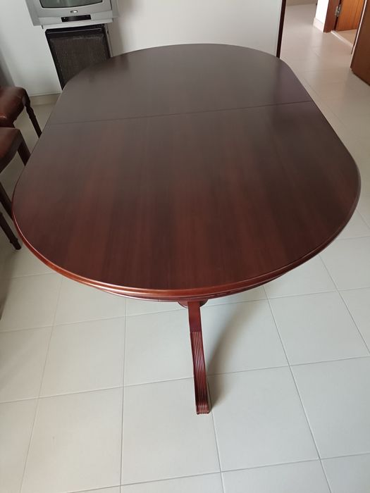 Móvel de sala, mesa, cadeiras e sofa