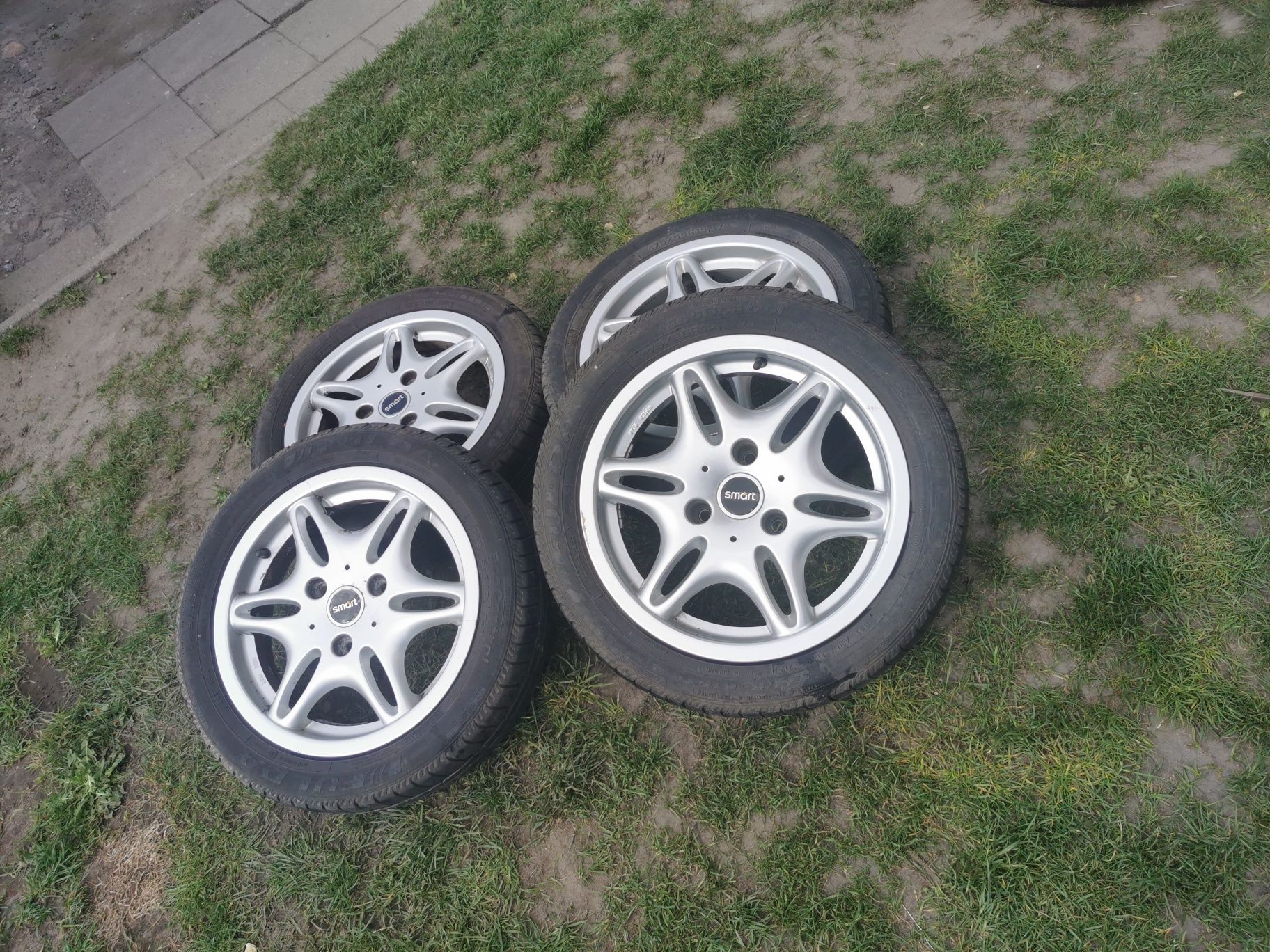 Komplet Felgi 15 z oponami Smart Continental 5.5x15 ET1
