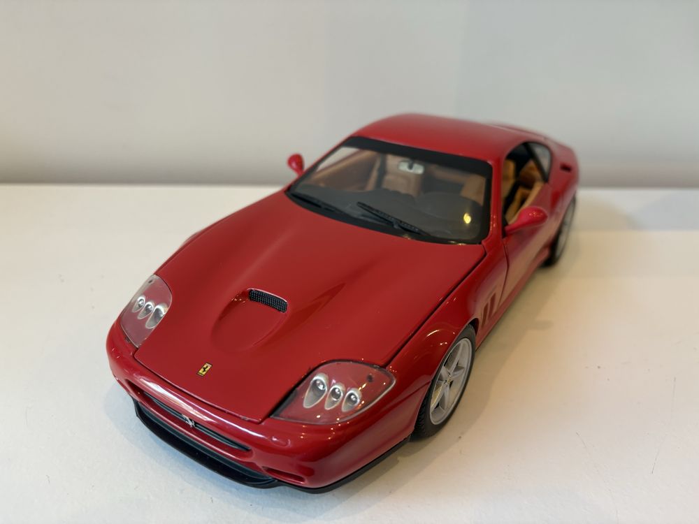 Model Ferrari 550 Maranello 1:18 HotWheels (bburago maisto welly)