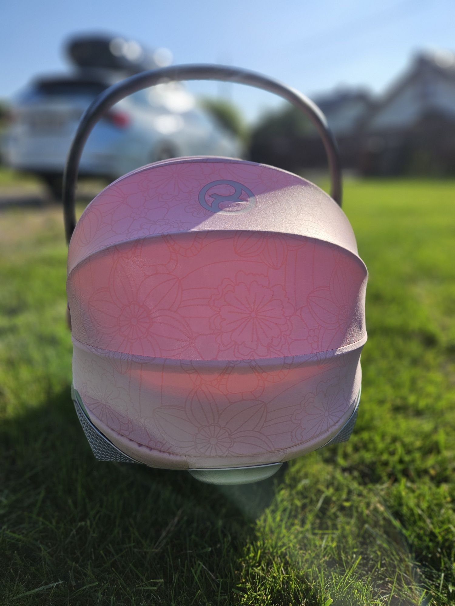 Cybex Różowy fotelik samochodowy z kwiatkami Cloud T i-Size Pale Blush