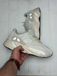 Чоловічі кросівки adiddas yeezy 700