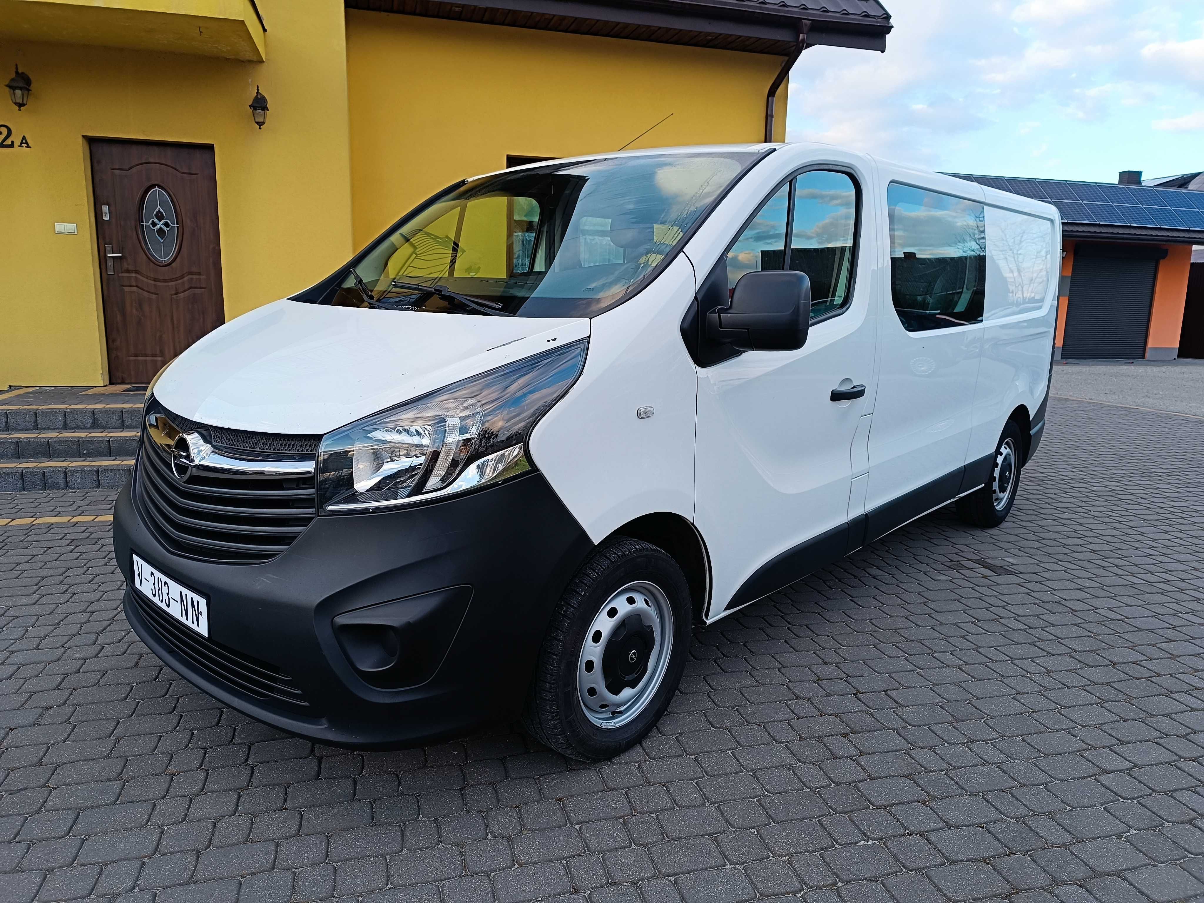 Opel Vivaro B L2H1 1,6 CDTI 2018 r dubel kabina opłacony klima hak