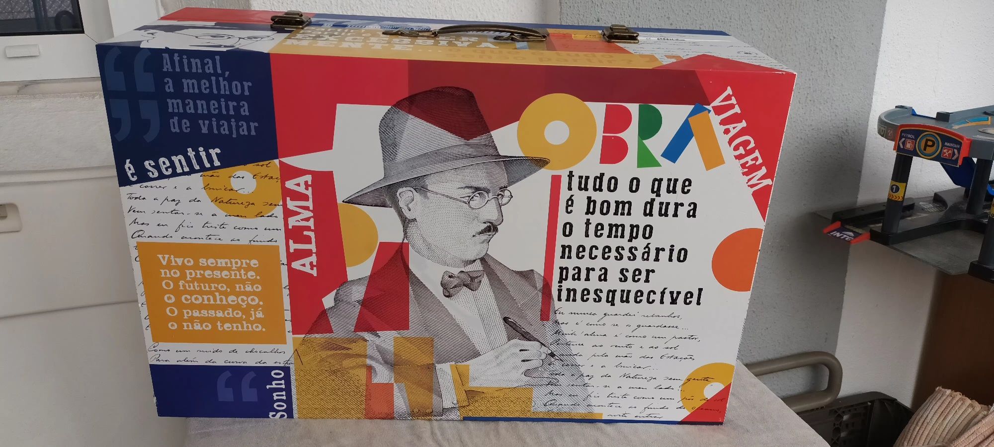 Caixa com frases e poemas de Fernando Pessoa