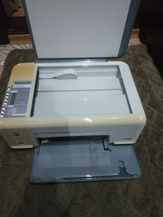 Принтер+сканер+ксерокс , цветной .       НР PSC 1513  . Б/У.