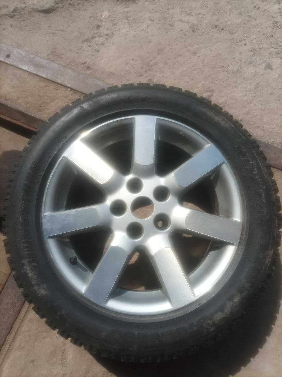 Титановий диск без пошкоджень з зимовою гумою Bridgestone225/55R17 97Q