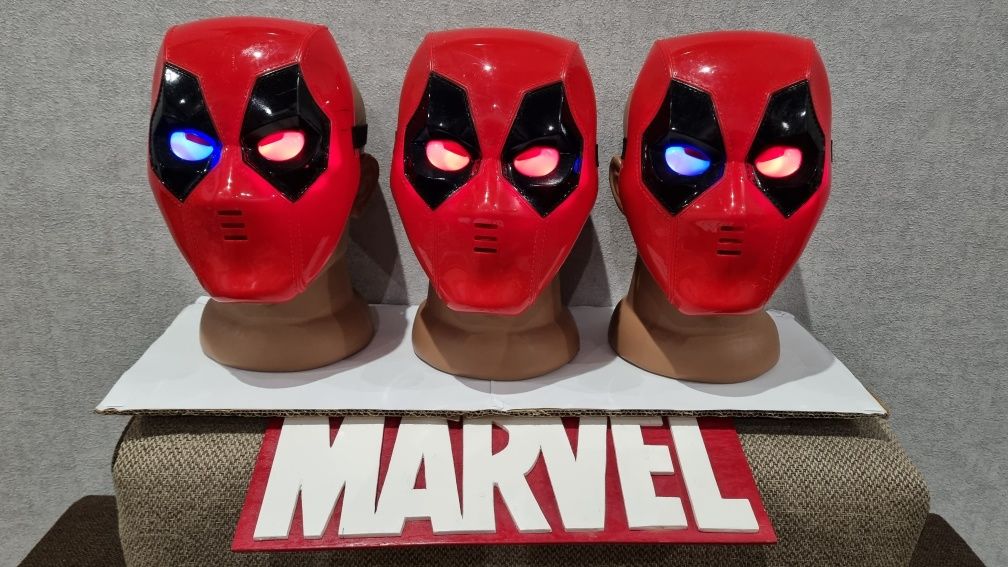 Маски Дедпула /Deadpool/Уэйд Уинстон, з неоновою підсвіткою+батарейки.