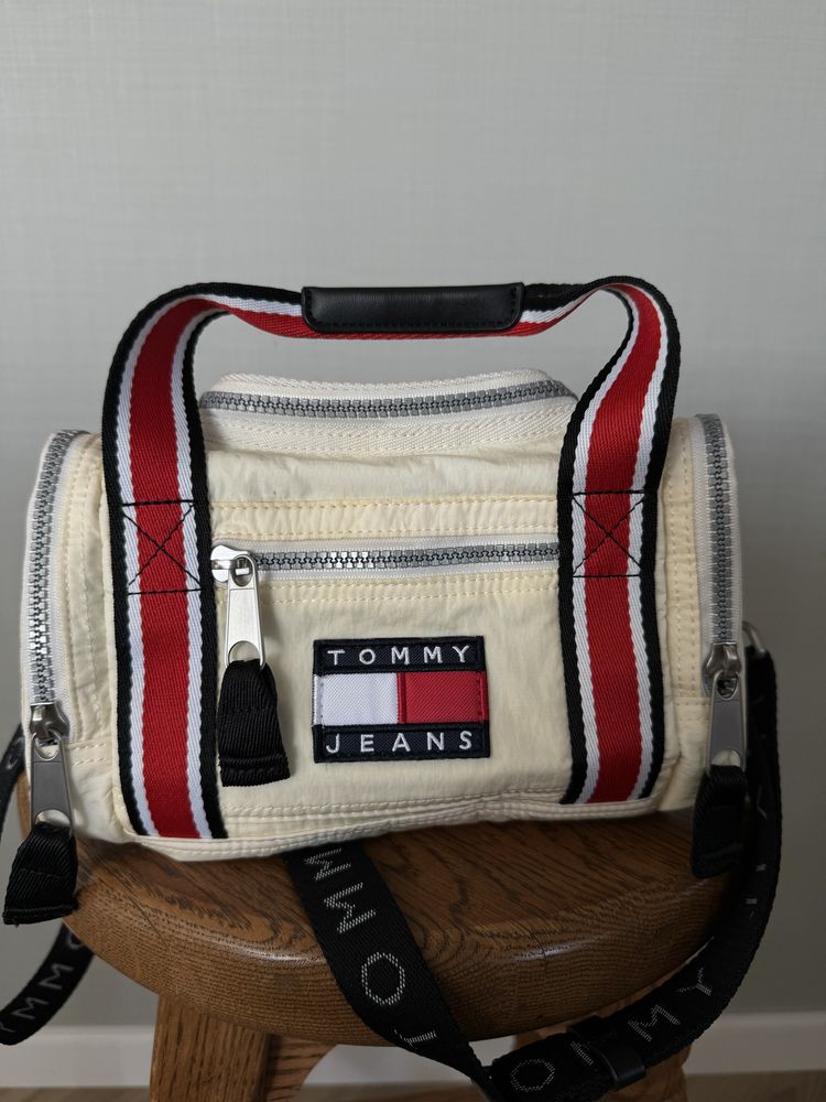 Сумка бежевая tommy hilfiger