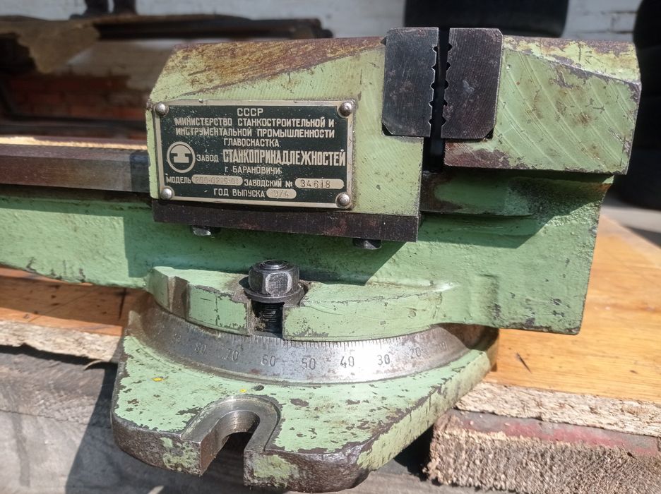 Продам станочні тіски