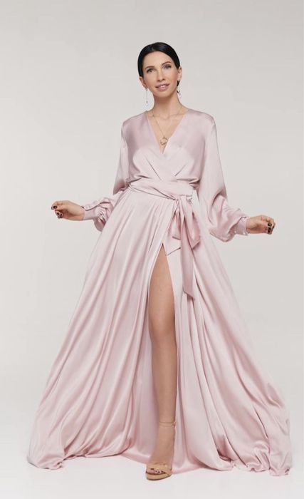 Красивое шелковое платье