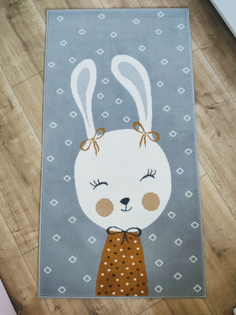Nowy dywan Hanse Home dziecięcy Króliczek szarość 80x150cm