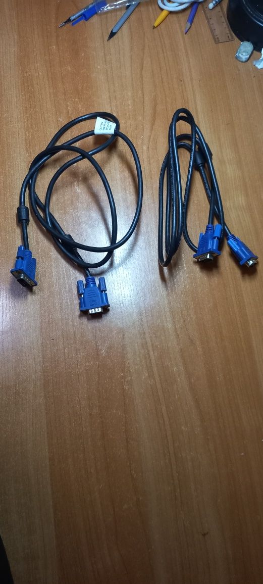 Два кабеля VGA для монитора