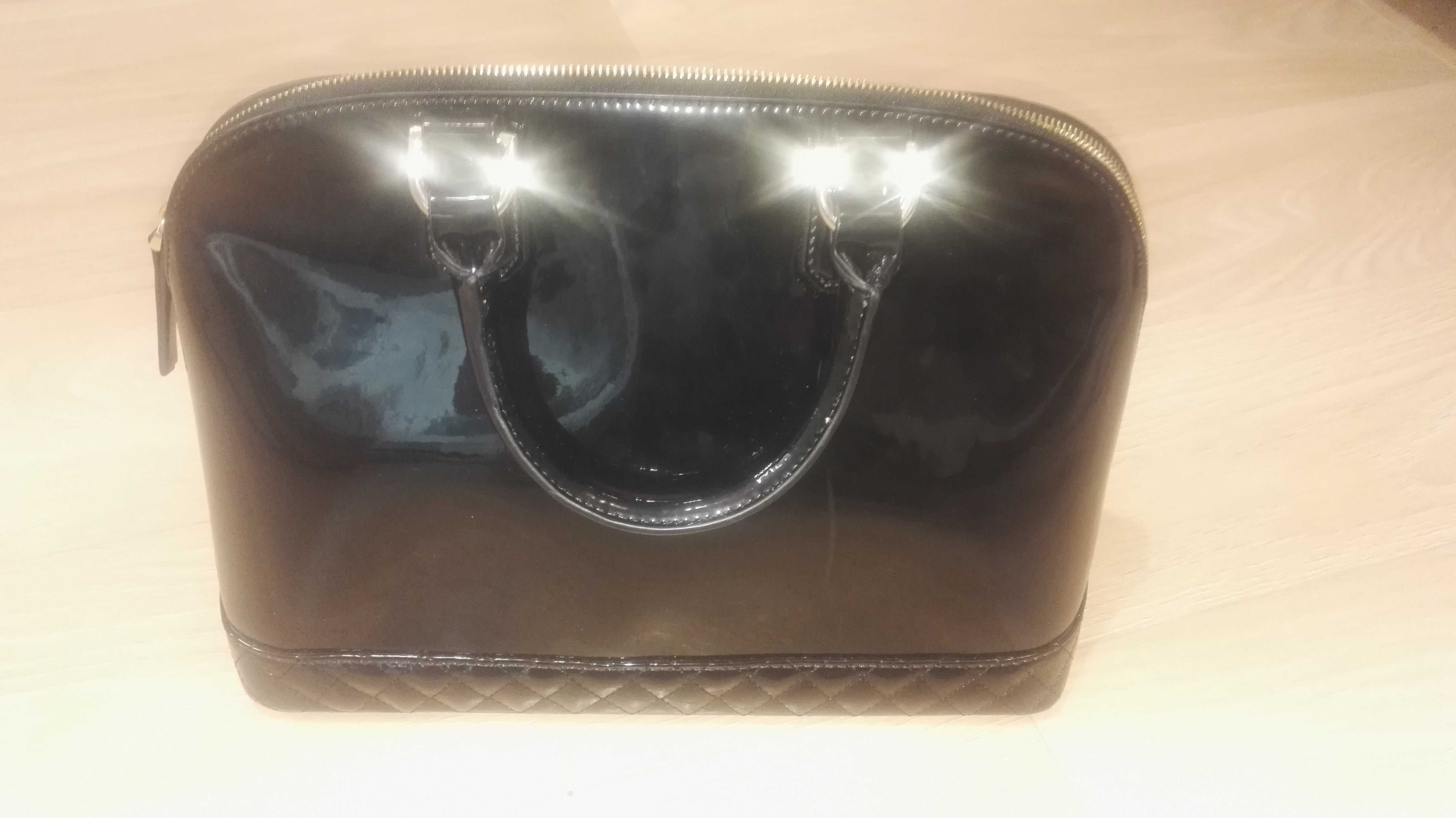 Torebka damska marki Guess