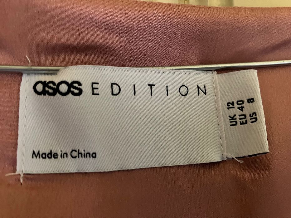 Vestido de cerimónia em cetim rosa