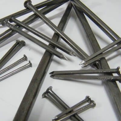 Vendo caixas de pregos com 25kg. Varias medidas.