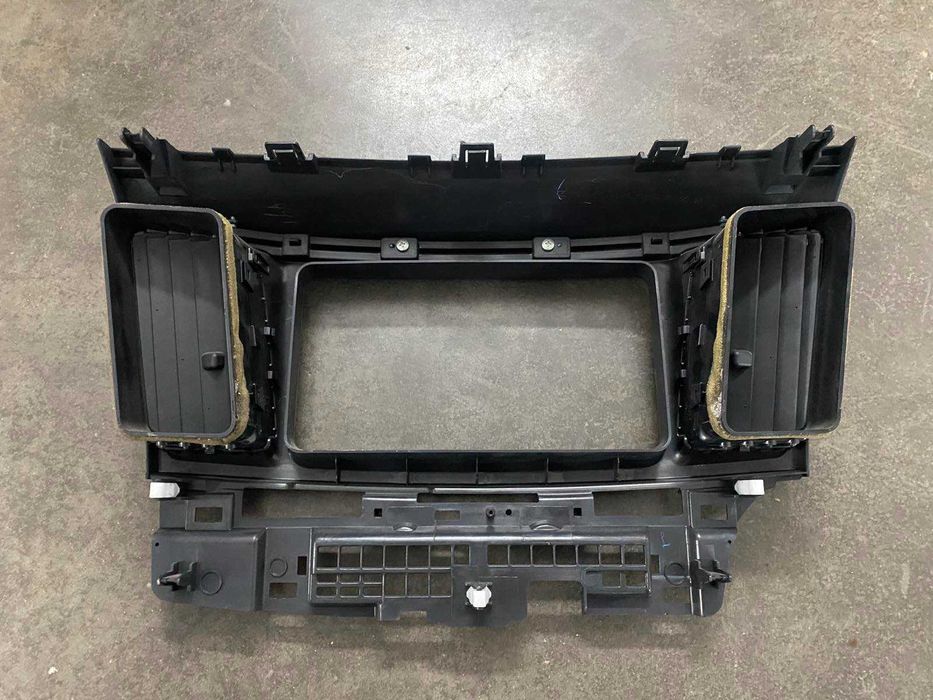 Рамка магнітоли дефлектор центральний Mitsubishi Lancer X 07-12р.