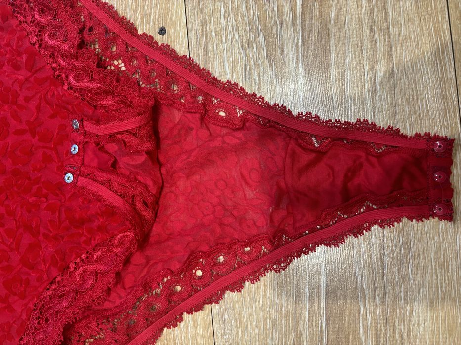 Чевоне гіпюрове боді жіноче S-M