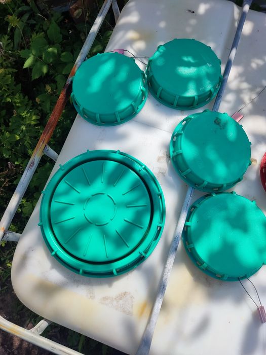 Продам кришку, носики , крани для Єврокуба. В гарному стані.