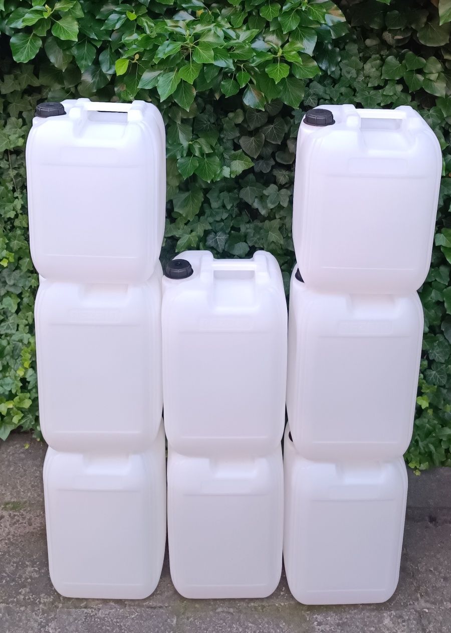 Bańki pojemniki plastikowe beczki kanistry 20l 25l litrów