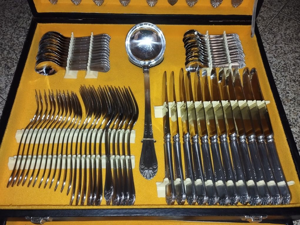 Faqueiro completo de 130 peças