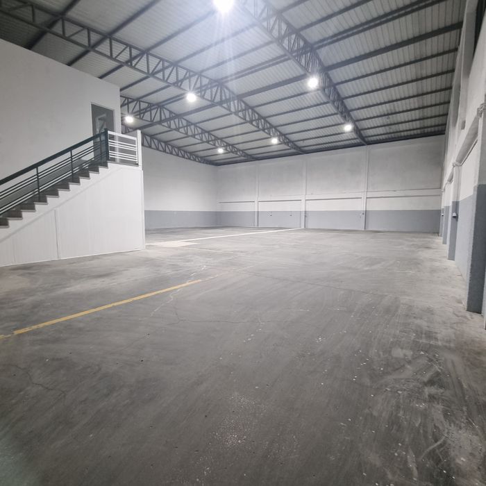 Aluga se pavilhão Z.I. Arrifana