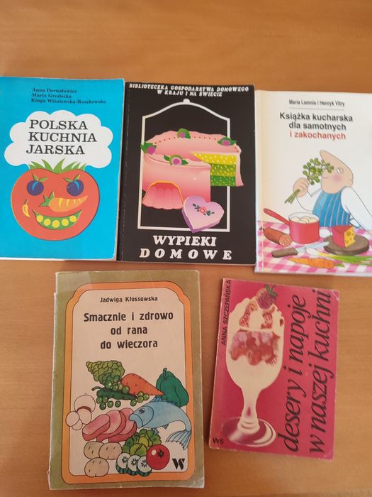 Zestaw 5 książek kucharskich PRL plus wczesne lata 90te