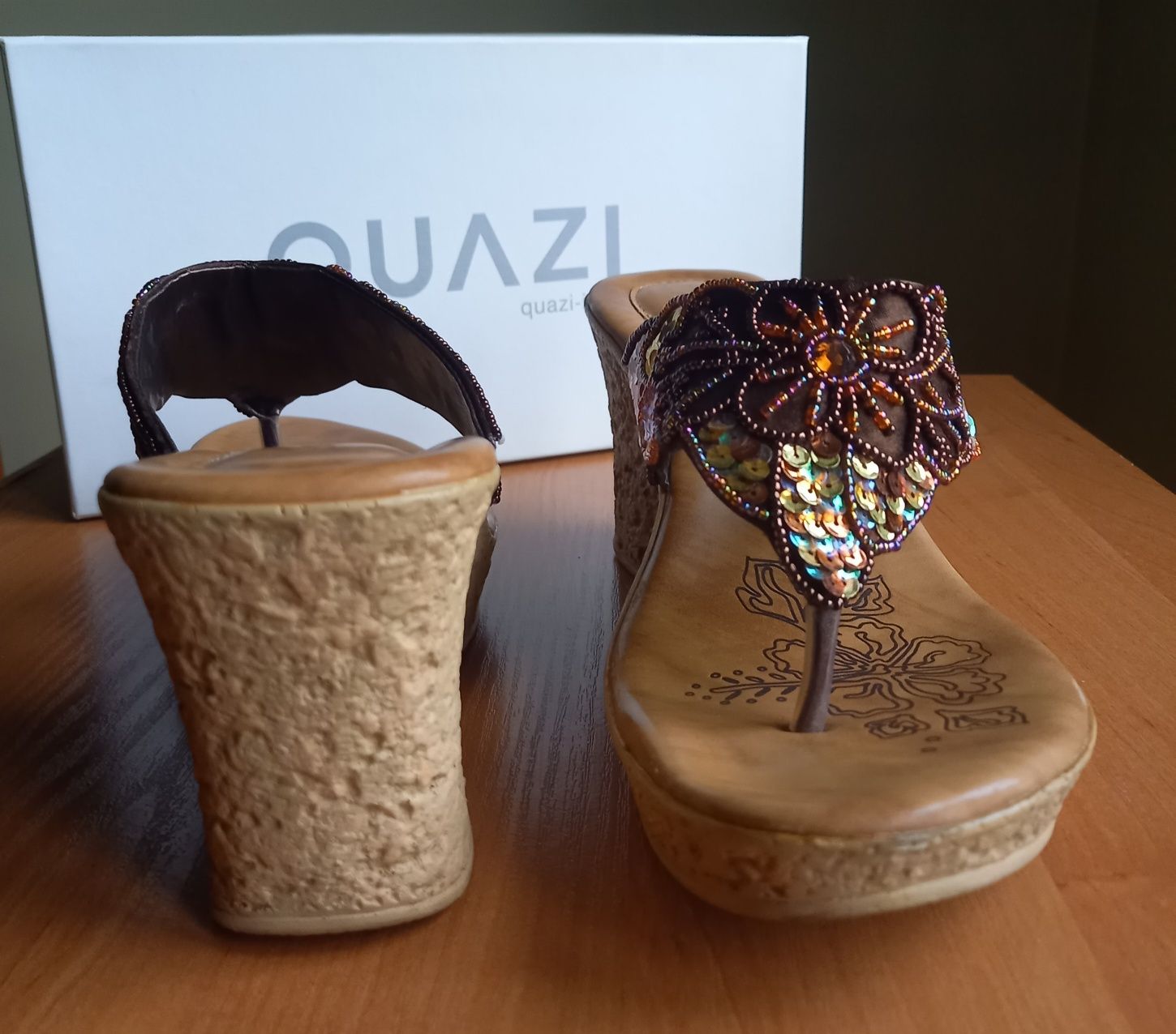 QUAZI - klapki z CEKINAMI na koturnie - bardzo wygodne - SUPER STAN