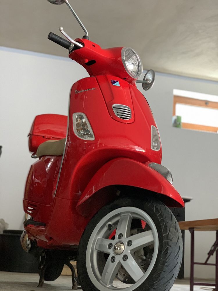 Vespa LX 125 como nova.