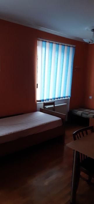 В 2-х этажном доме,комнаты, (бомбоубежище, свет всегда)