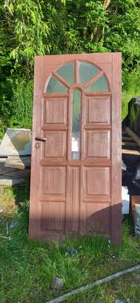Drzwi drewniane wraz z futryna