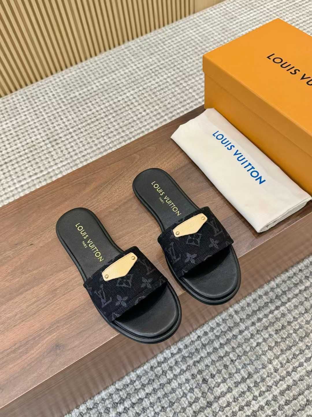 Louis Vuitton Buty, sandaly klapki, skora 060402