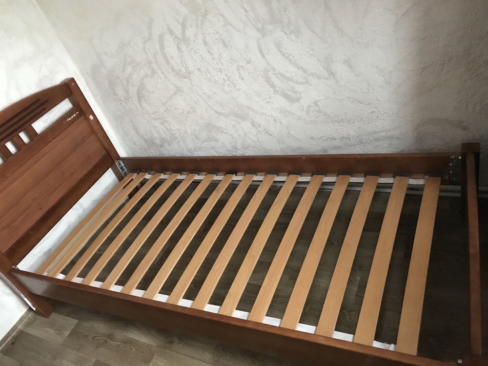 Ліжко з дерева дитяче з матрасом