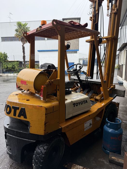 Empilhador toyota 2000 kgrs gas