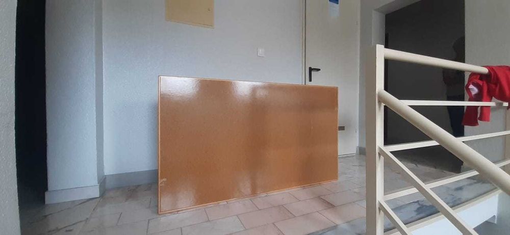 Vendo 2 mesas de madeira multiusos