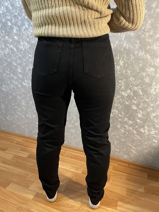 Джинси жіночі МОМ, розмір 38-40,чорного кольору,нові з етикеткою.