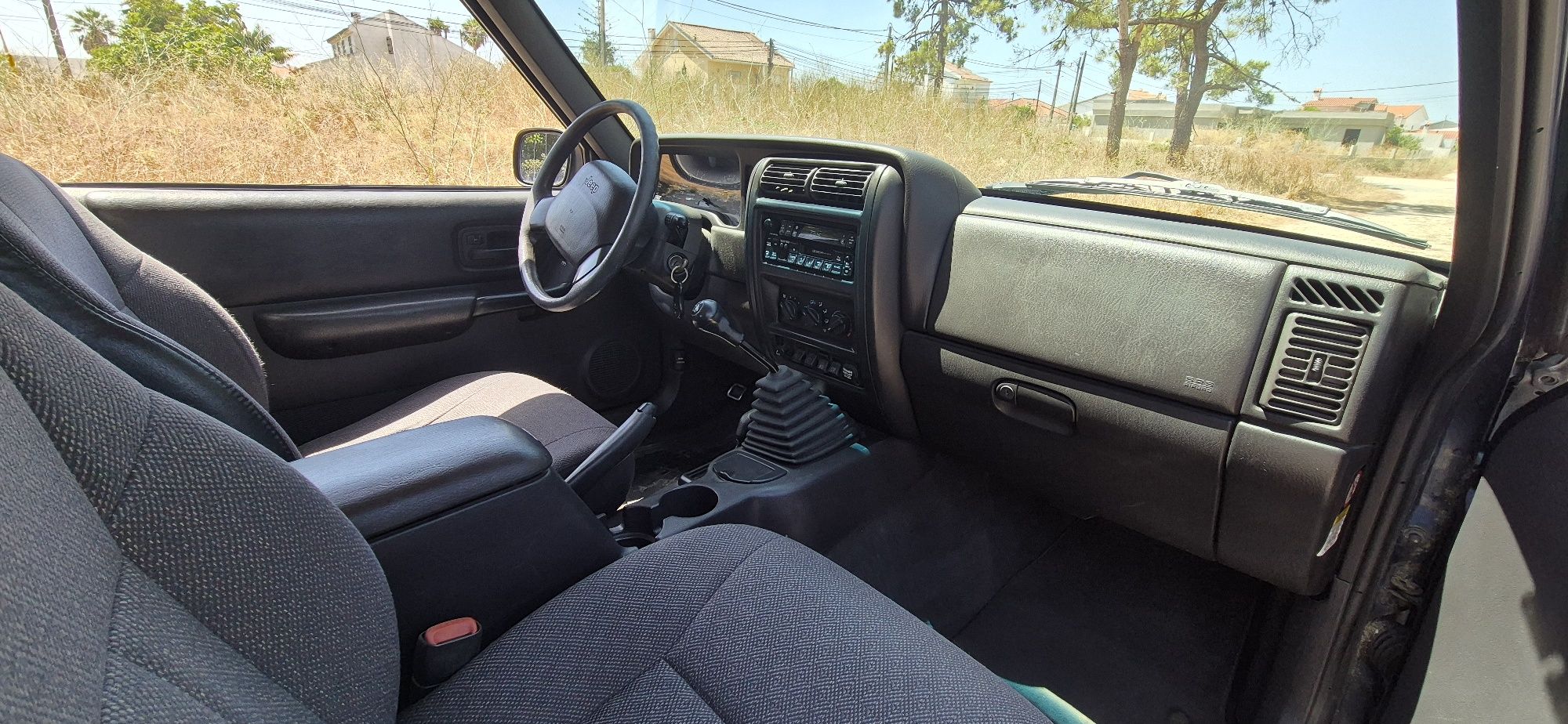 Jeep Cherokee 2.5TD Sport 4X4 3 Portas de 2000 NACIONAL