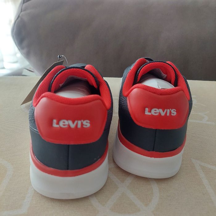 Tenis Novos Levis 34