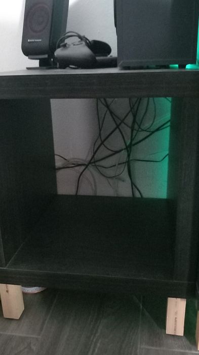 Móvel cubo preto com luzes led