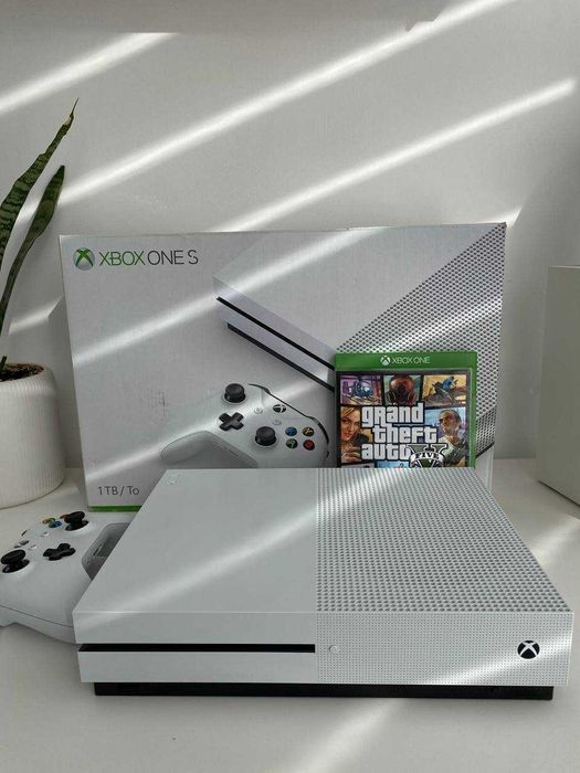 Ігрова консоль Xbox One S на 1TB + диск GTA V
