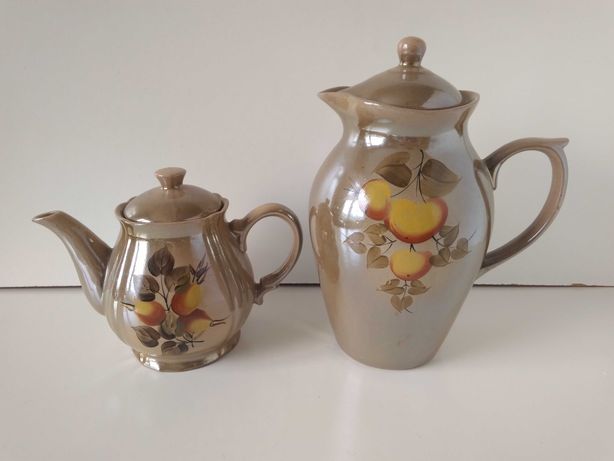 Керамический чайник заварник и кувшин глечик с ягодами времен СССР