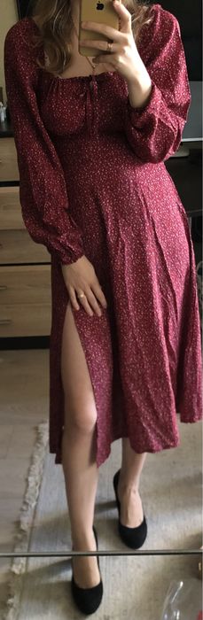 Сукня міді з розрізом