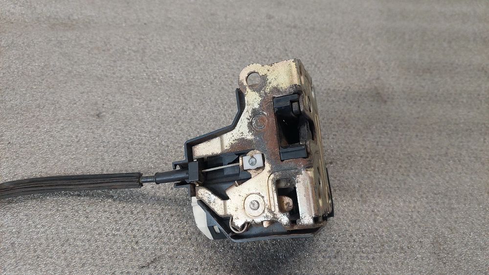 Fechadura / fecho porta frente esquerdo RENAULT Clio II (BB0/1/2_, CB0