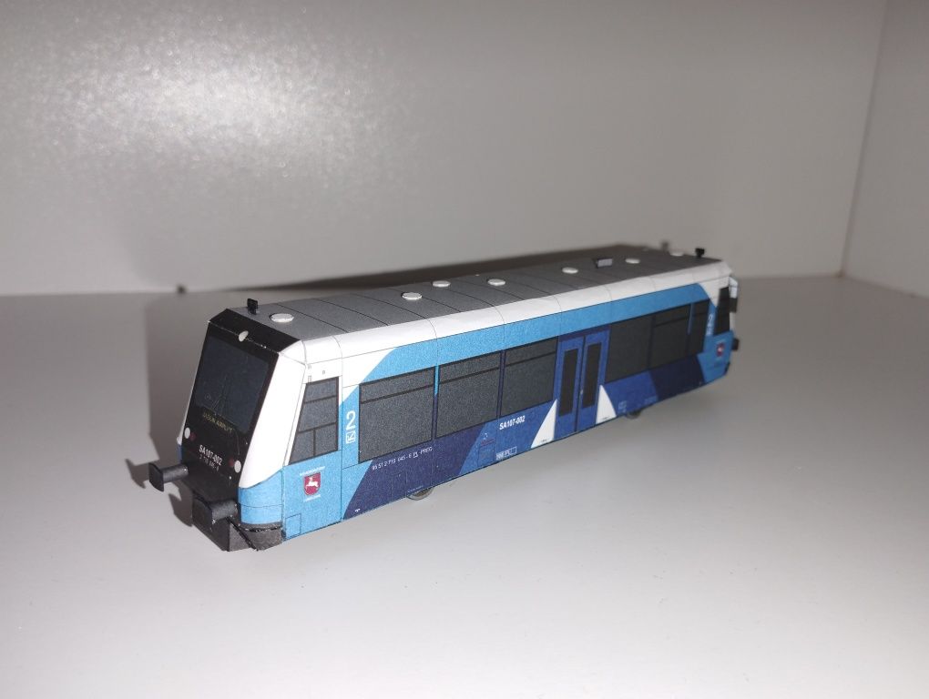 Model kartonowy zabawka pociąg miejski   autobus.  szynowy szynobus Re