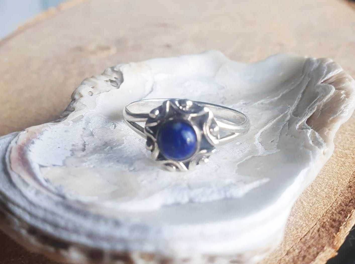 Srebrny pierścionek z lapis lazuli 17